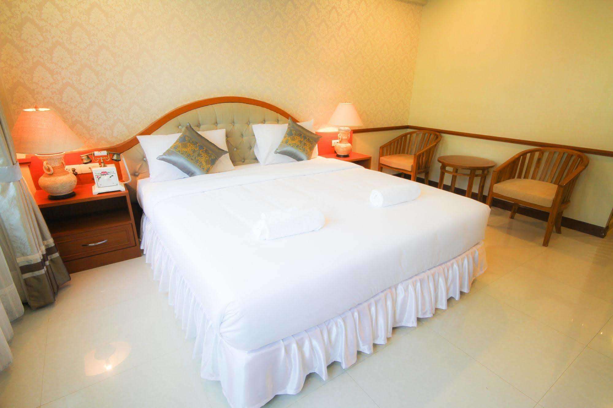 Phoothawee House Hotel Chiang Mai Exterior photo